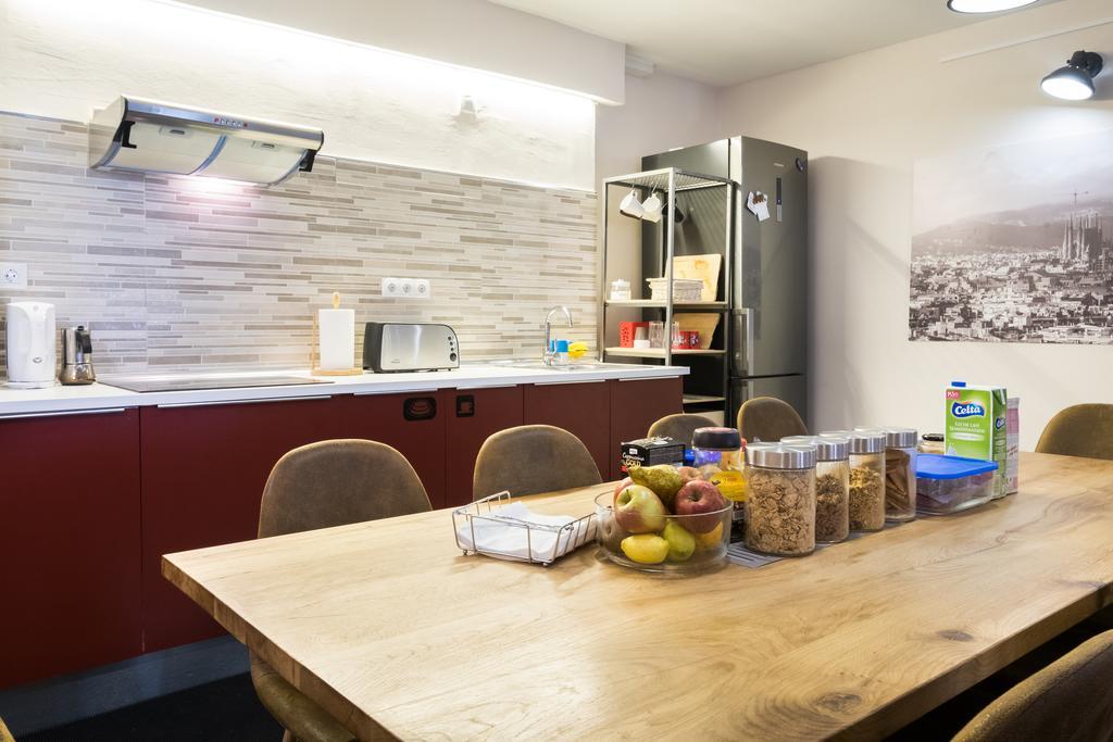 Barcelona & You Hostel Sagrada Familia Экстерьер фото