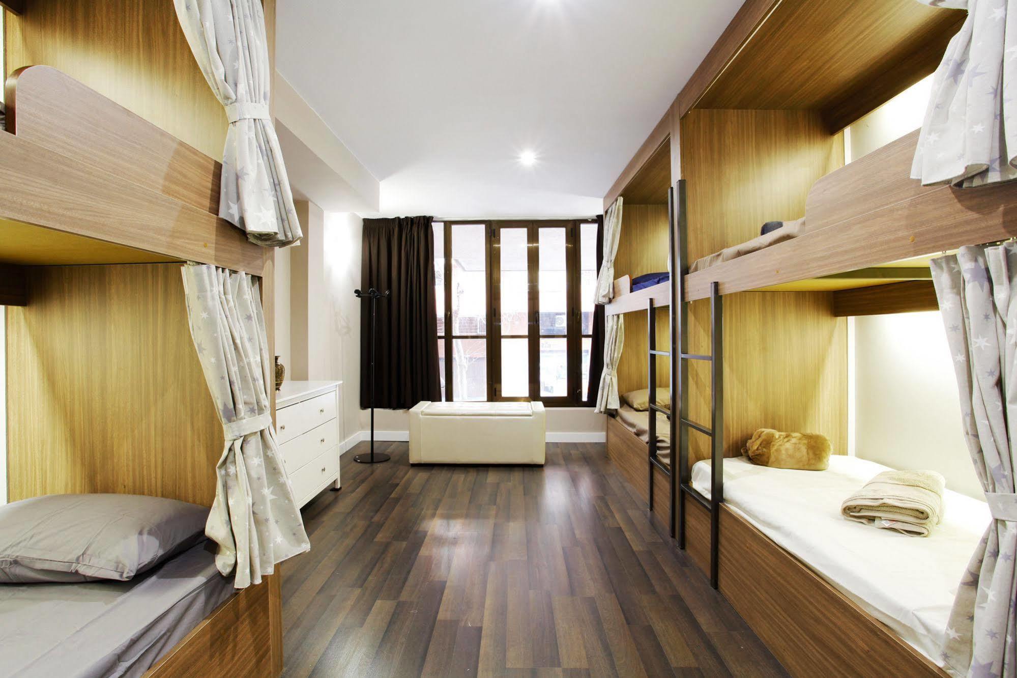 Barcelona & You Hostel Sagrada Familia Экстерьер фото