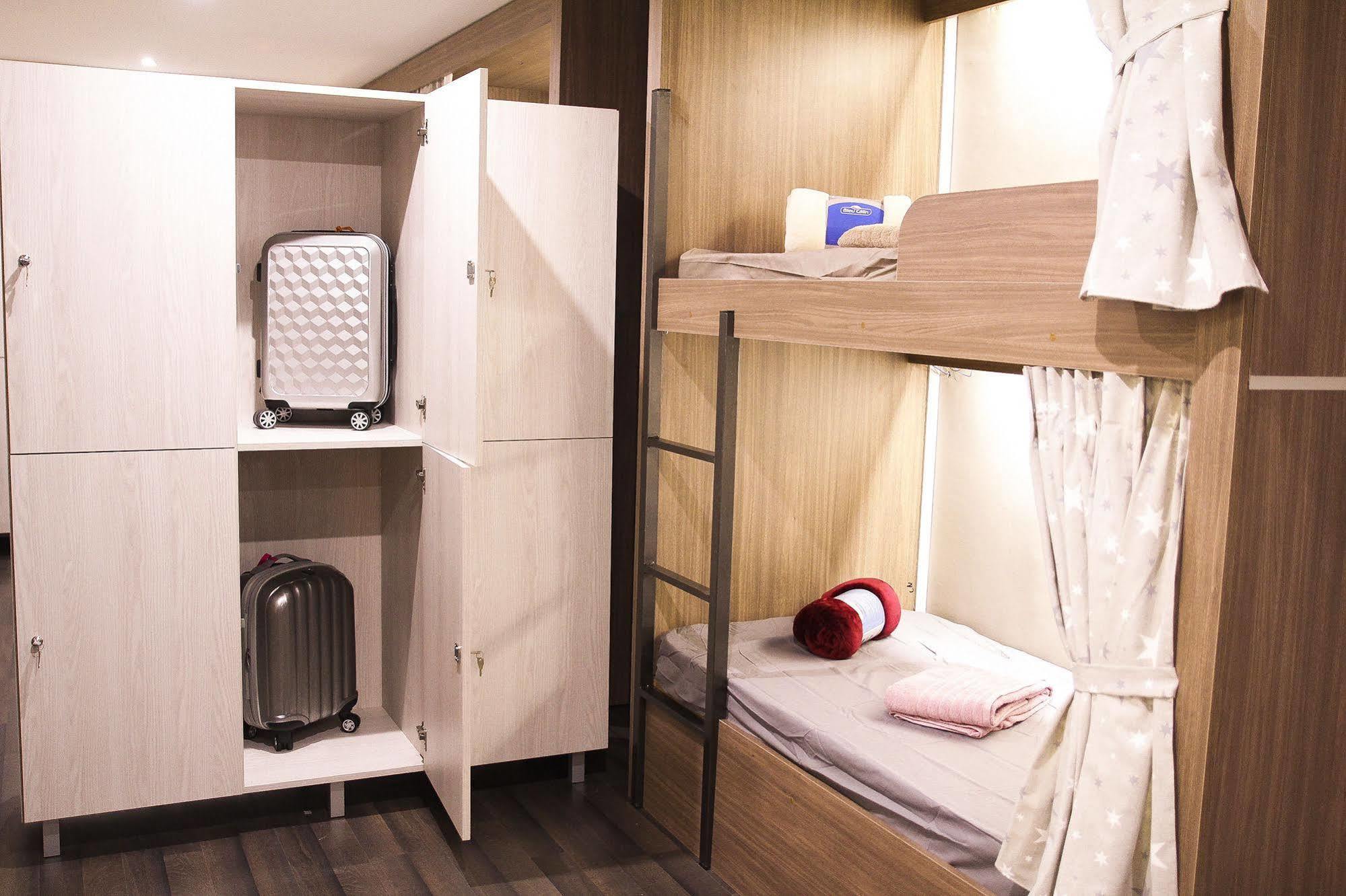 Barcelona & You Hostel Sagrada Familia Экстерьер фото