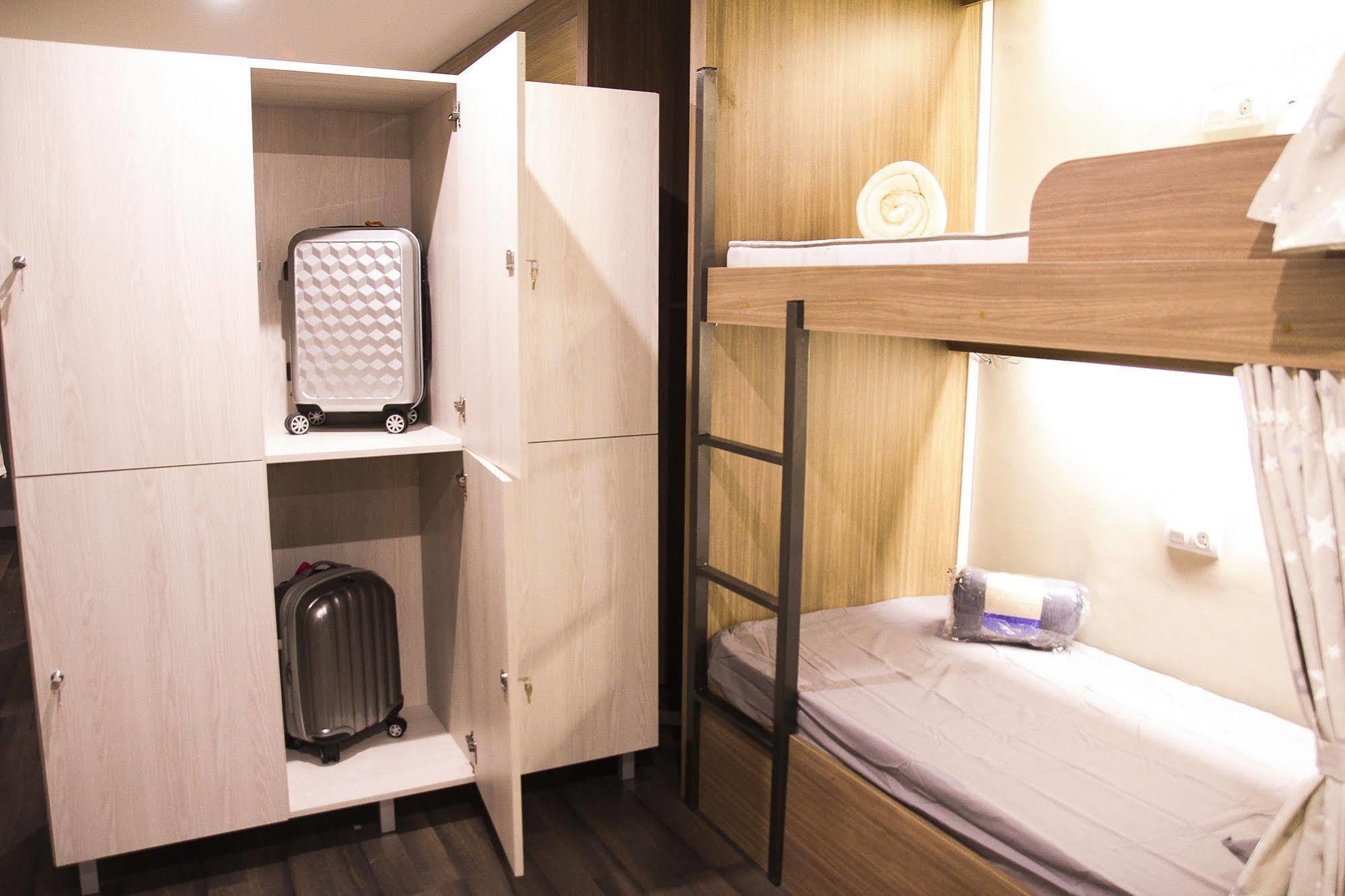 Barcelona & You Hostel Sagrada Familia Экстерьер фото