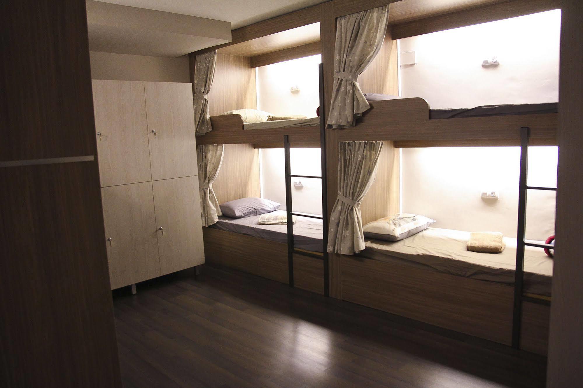 Barcelona & You Hostel Sagrada Familia Экстерьер фото