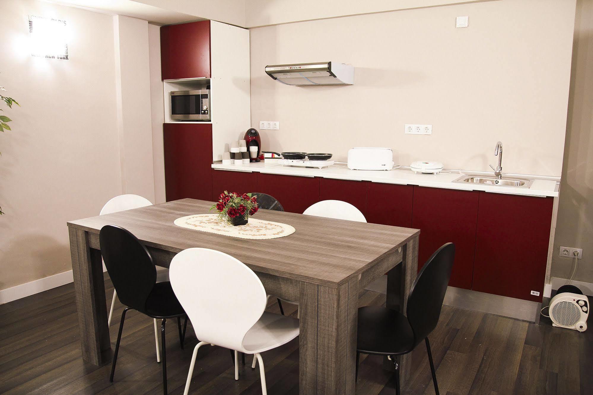 Barcelona & You Hostel Sagrada Familia Экстерьер фото