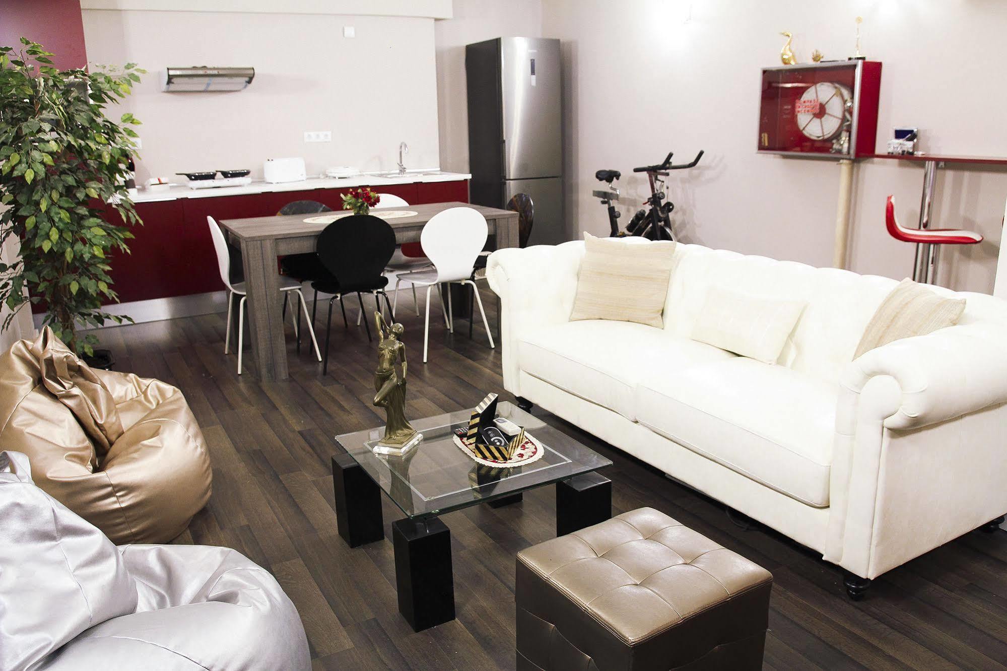 Barcelona & You Hostel Sagrada Familia Экстерьер фото